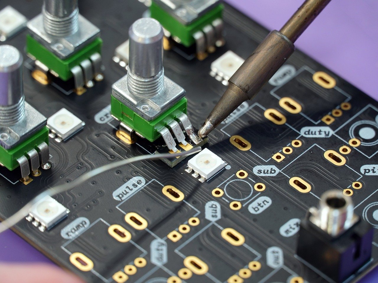 Electrónica y Circuitos